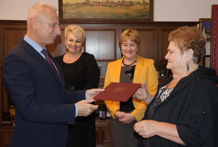 Trzy nagrodzone inowrocławianki gościły dziś u prezydenta
