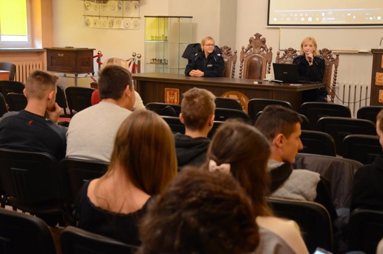 Napastnik wtargnął do Szkoły Rzemiosła