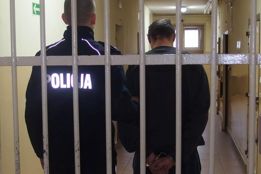 Mieszkaniec Pakości zaatakował i okradł znajomego