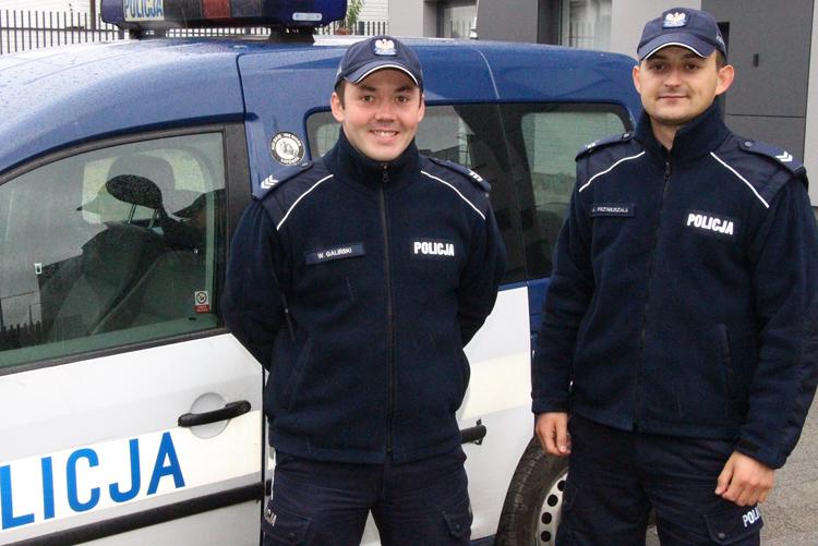 Dociekliwość policjantów pozwoliła uratować kobietę 