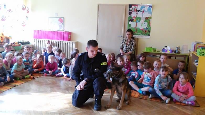 Czworonożni policjanci w przedszkolu „ Kujawskie Dzieci”