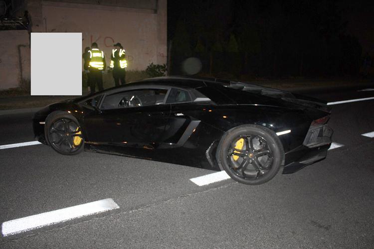 Na ulicy znaleźli porzucone ...  lamborghini