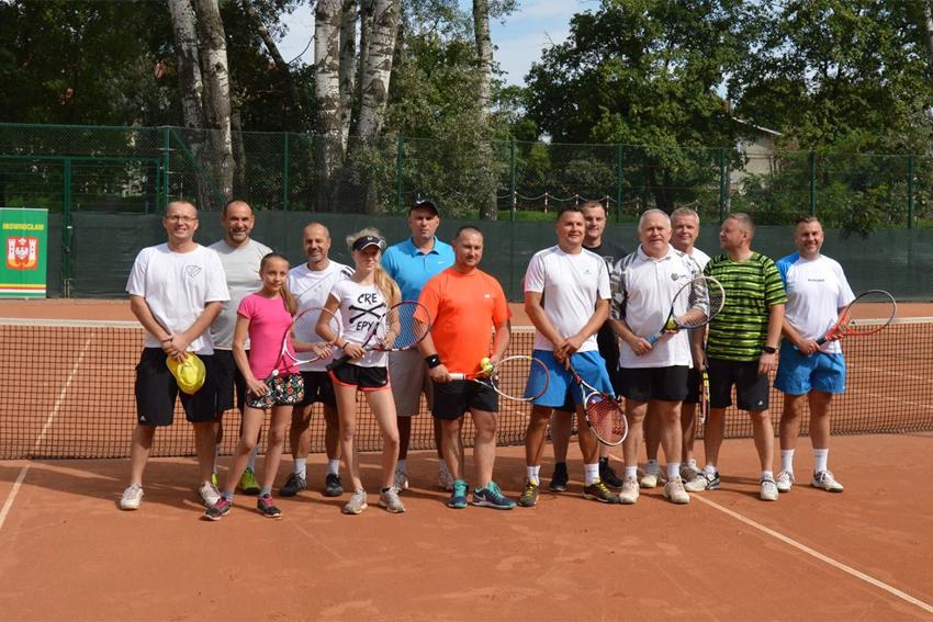 Tenisiści rywalizują o puchar dyrektora