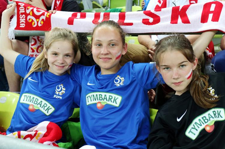 Dziewczęta z SP 6 na meczu Polska - Holandia