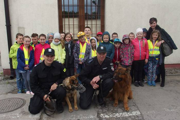 Poznawali na czym polega służba policjanta 