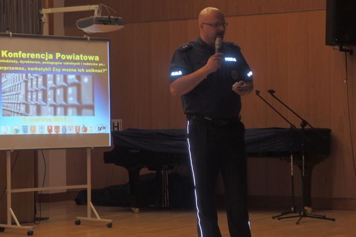 By ratować naszą młodzież przed zagrożeniami, trzeba rozmawiać 