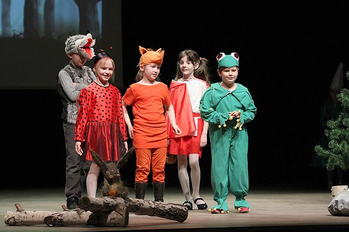 Dziecięce teatry prezentowały się na deskach teatru