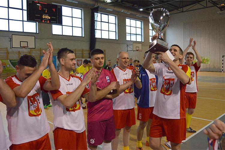 Samorządowcy z Inowrocławia najlepsi w piłkę nożną