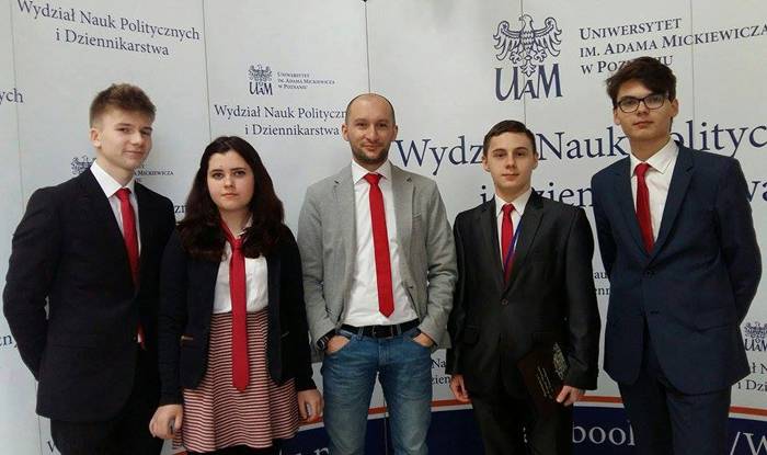 Dobry występ debatantów z 