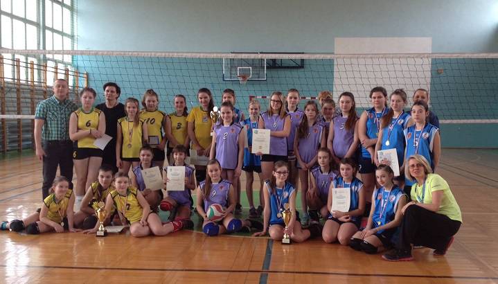 czwórka najlepsza w mini piłce siatkowej