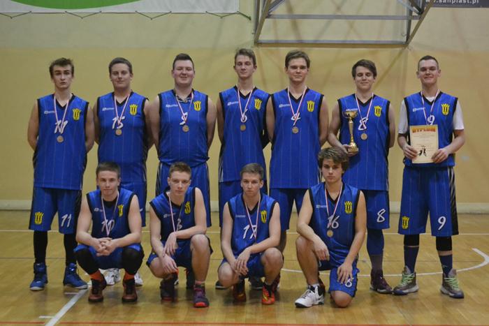 Koszykarze z III LO z braowym medalem Licealiady