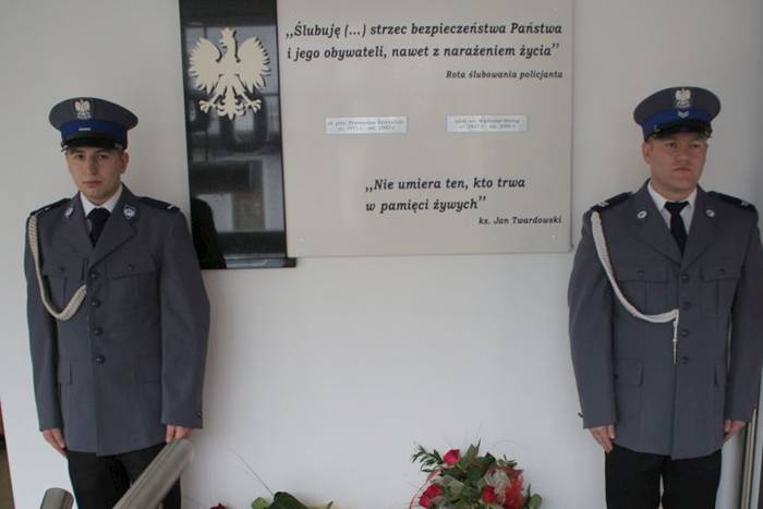 Odsłonili tablicę upamiętniającą policjantów