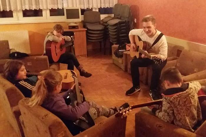 Nauka gry na gitarze z Kopernikiem