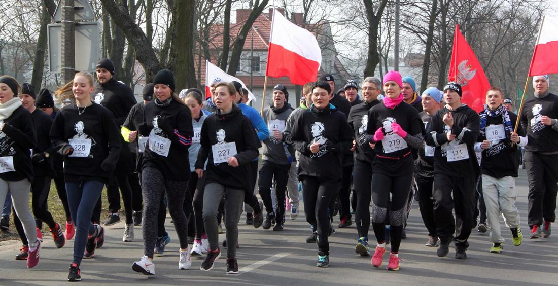 Pobiegli tropem wilczym przez miasto