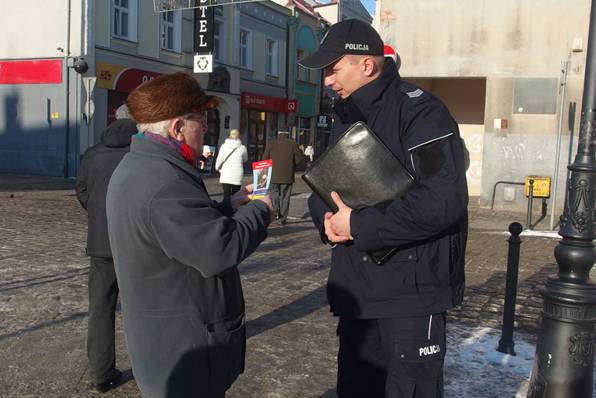 Policjanci na Dzień Babci i Dziadka