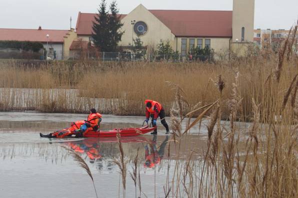 Pamiętaj o bezpiecznych zabawach zimą 