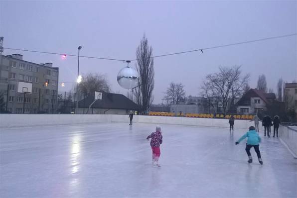 Kula nad inowrocławskim lodowiskiem!