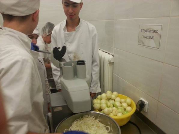 Restauracja współpracuje z Zespołem Szkół im. M. Kotańskiego