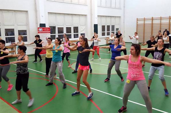 Podarowali mu dolara, czyli zumba w akcji