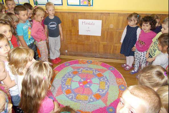 Przedszkolaki Muzycznej Krainy pomagają dzieciom z Nepalu 