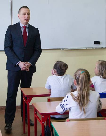 Poseł z wizyta Szkole Podstawowej nr 9
