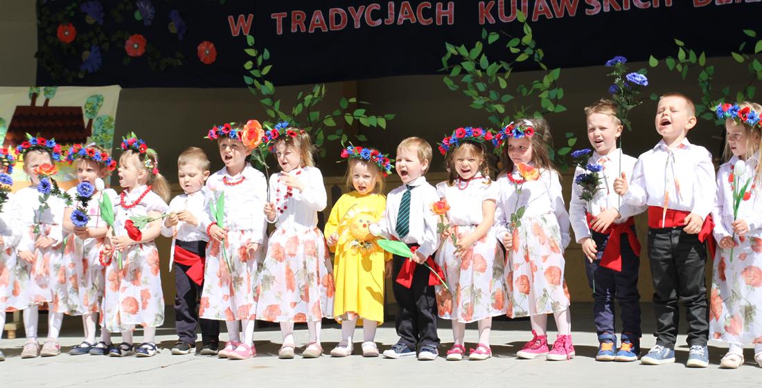 Podsumowali projekt „Rok obrzędowy w tradycjach kujawskich dzieci” (TV)