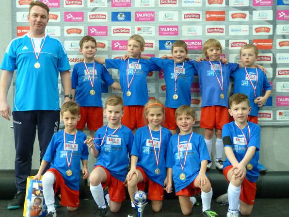 Mały Piłkarz Inowrocław zwycięża turniej Master Kids U-7