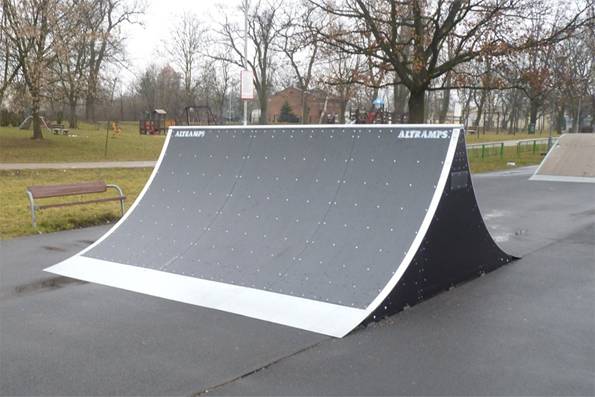 Nowe urządzenie w Skate Parku