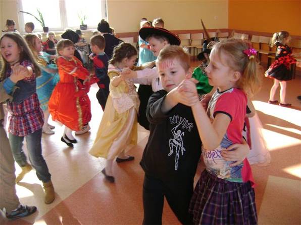 Bal przebierańców na zakończenie karnawału w SP 9