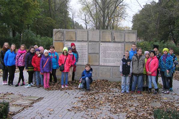 Miłośnicy historii z SP2 w Inowrocławiu wędrowali ulicami miasta