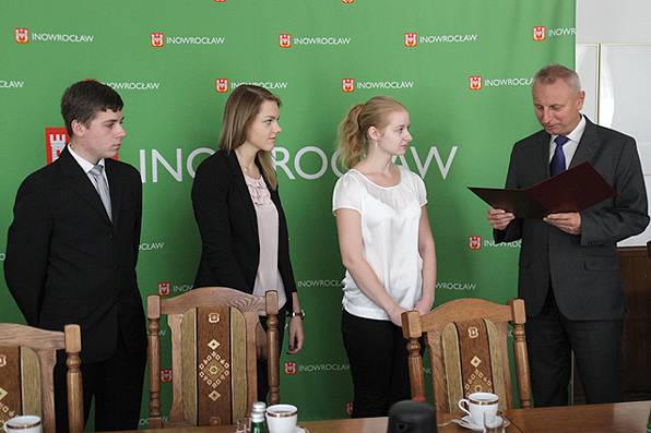 Młodzi studenci otrzymali stypendia od prezydenta
