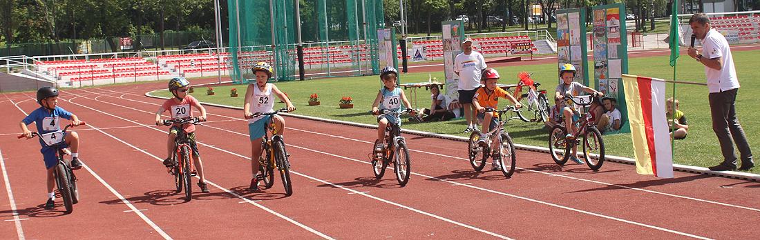 Ścigali się na rowerach po inowrocławskim stadionie