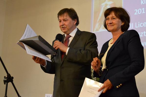 Uroczyste wręczenie raportu z ewaluacji w III LO