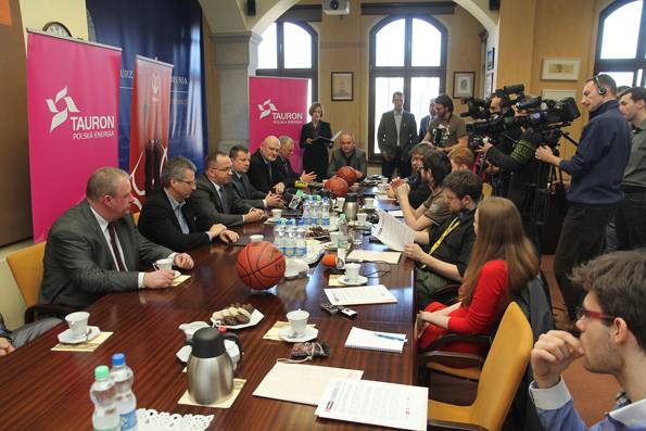 Reprezentacja Polski koszykarzy zaprasza do Torunia