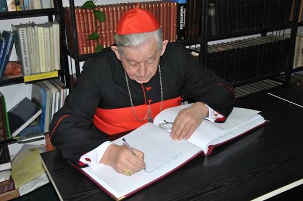 I LO - sesja o Prymasie Glempie