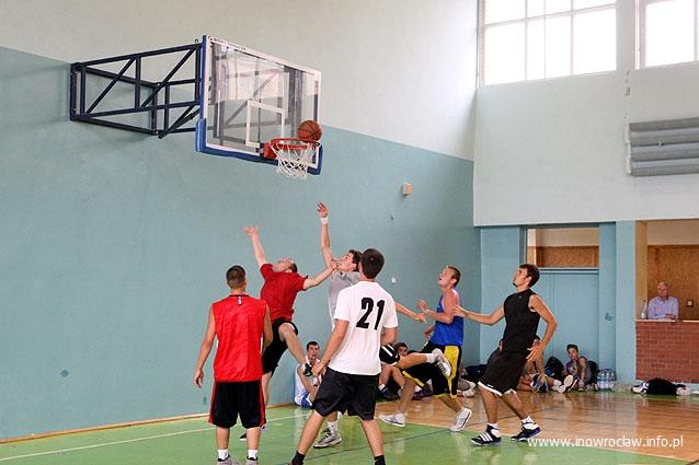 Zagrali w kosza pod dachem