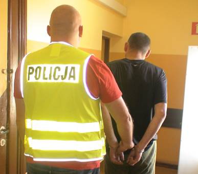 Ukradł samochód i jechał nim po alkoholu