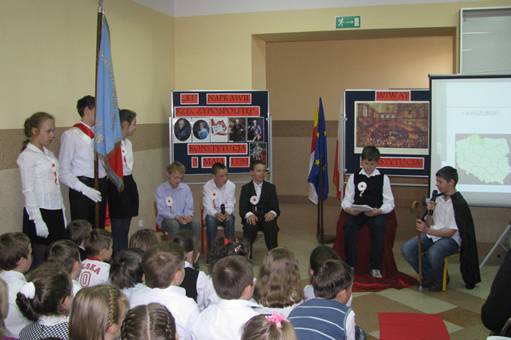 Wiwat Trzeci Maj!, czyli  żywa lekcja historii w SP 10