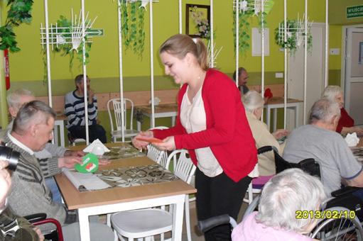 Uczennice ZSP Kościelec w DPS Inowrocław