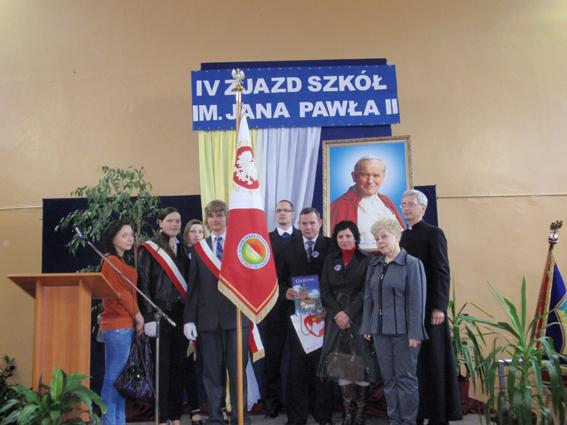 Szkoły imienia Jana Pawła II uczciły swojego Patrona