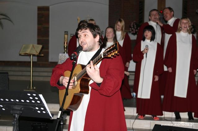 Chór Gospel zagrał charytatywnie  (TV)
