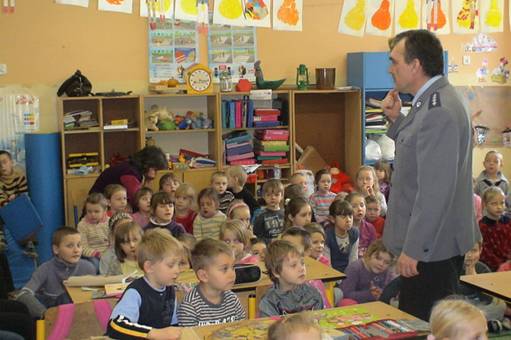 Uczyli dzieci zasad bezpiecznego poruszania się po drogach 