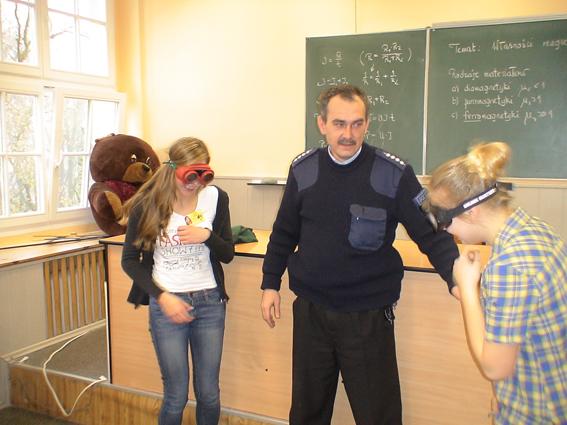 Policja odwiedziła przyszłych kierowców w II LO
