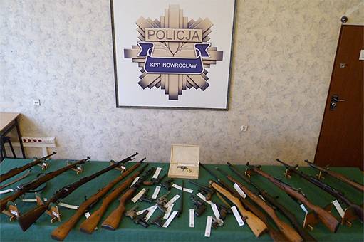 Policja przekazała broń do muzeum