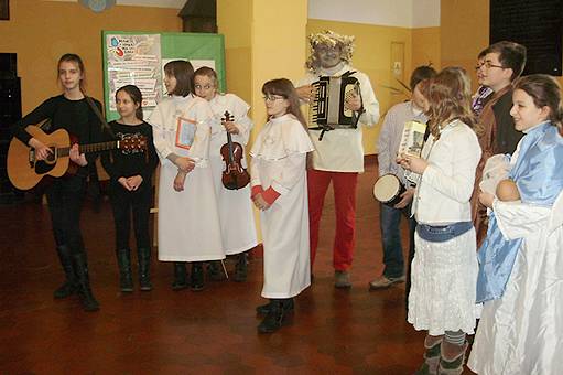 Mali kolędnicy w 