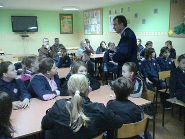 Policjanci edukują młodzież szkolną