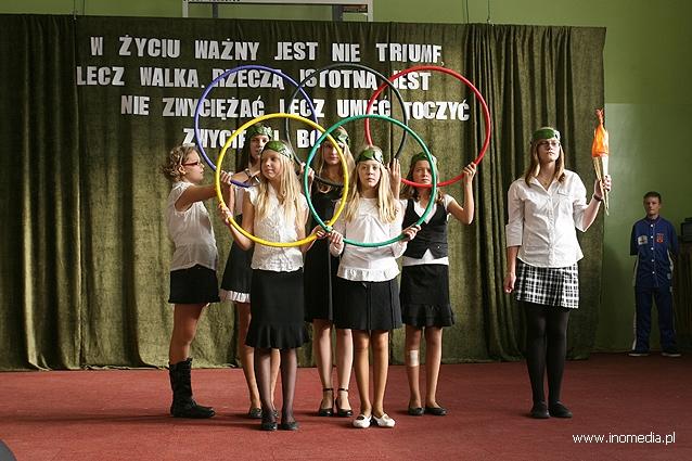 Kolejny orlik wylądował przy miejskiej szkole