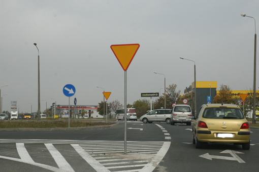 Dziwny pomysł oznakowania ulicy