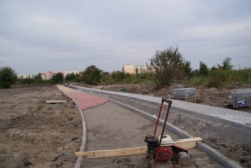 Powstaje kolejny chodnik i ścieżka rowerowa