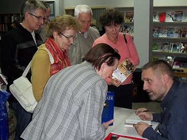 Czytelnicy spotkali się z Wojciechem Bonowiczem